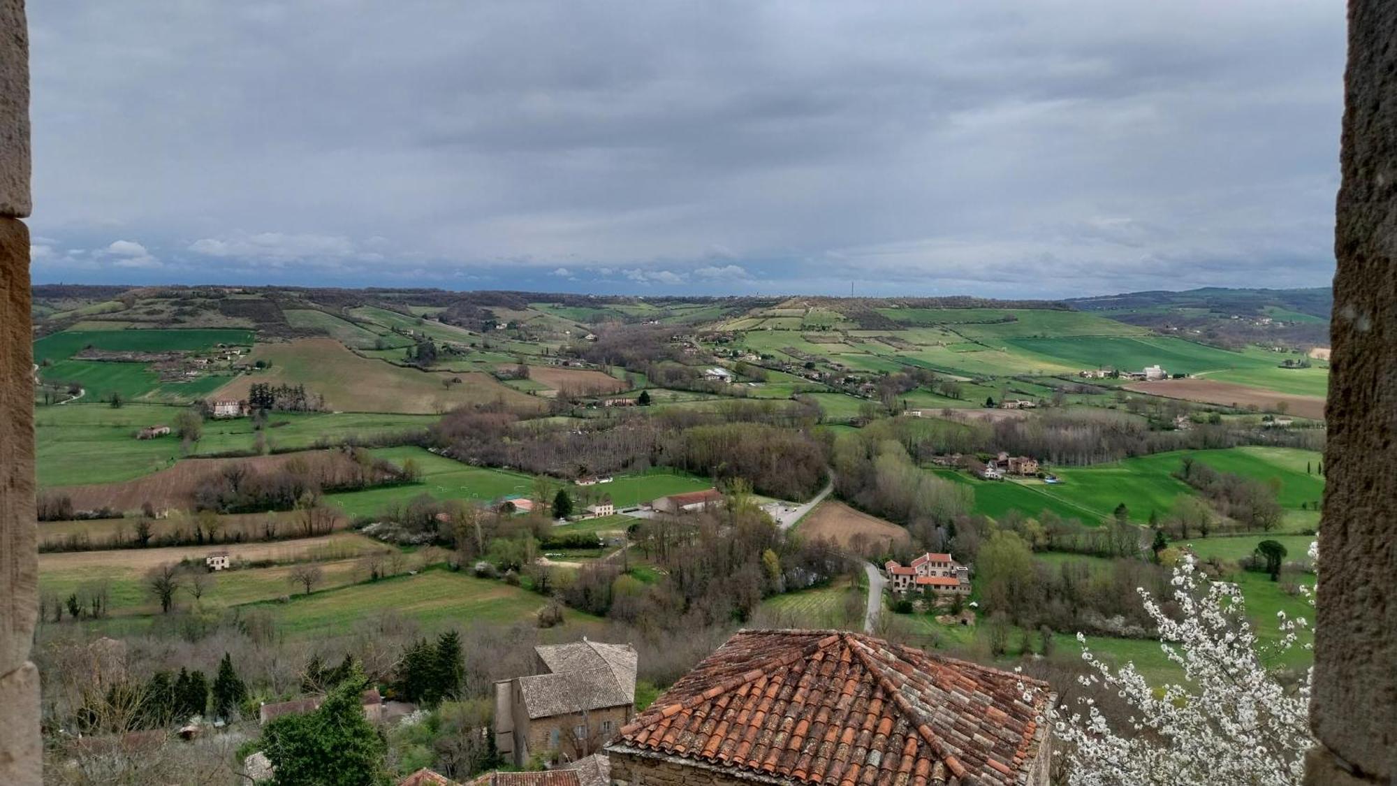 D'Ici Et D'Ailleurs Bed and Breakfast Cordes Sur Ciel Exteriör bild