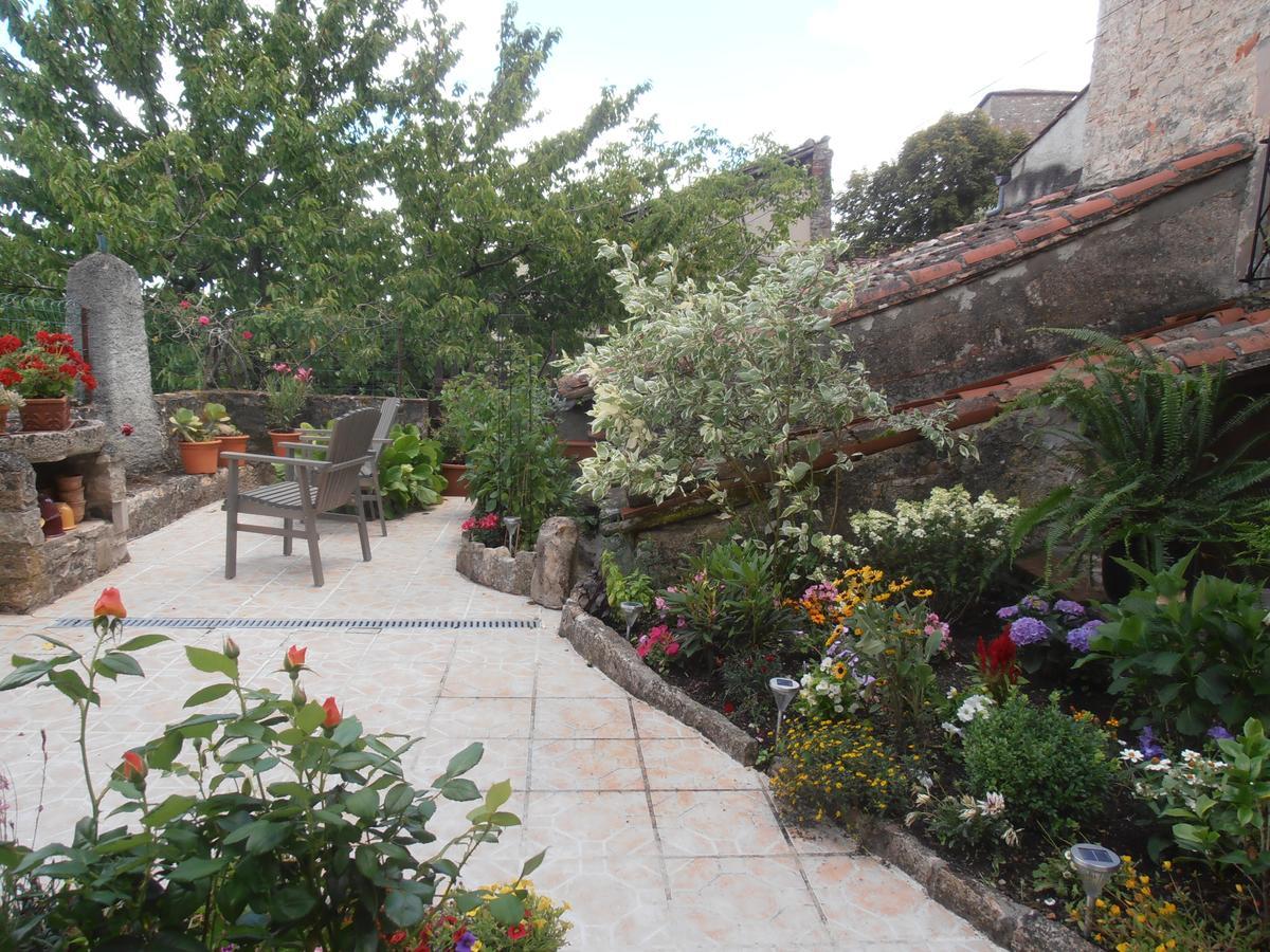 D'Ici Et D'Ailleurs Bed and Breakfast Cordes Sur Ciel Exteriör bild